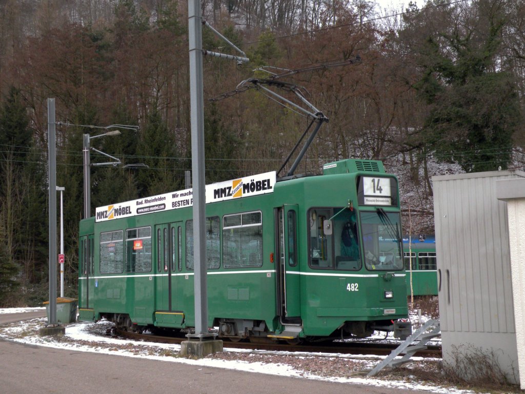 Motorwagen 482 wartet in der Wartenbergschlaufe auf seine Abfahrtszeit. Die Aufnahme stammt vom 20.20.2010.