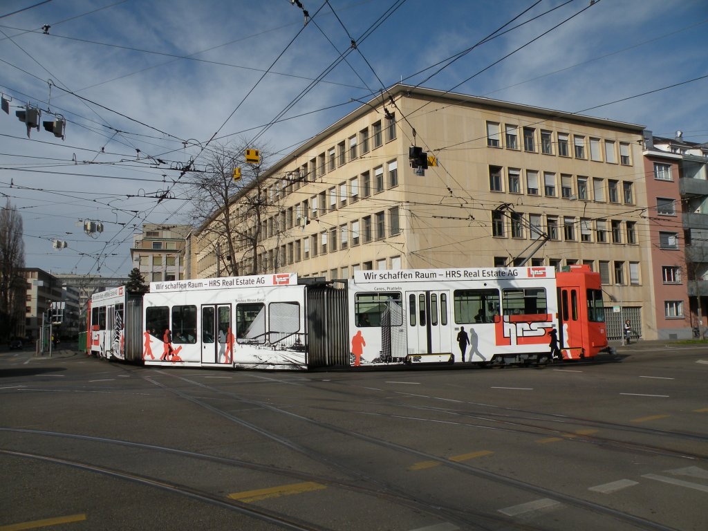 Motorwagen 671 mit der Vollwerbung fr die Firma Real Estate AG fhrt Richtung Brombacherstrasse. Die Aufnahme stammt vom 14.03.2011.