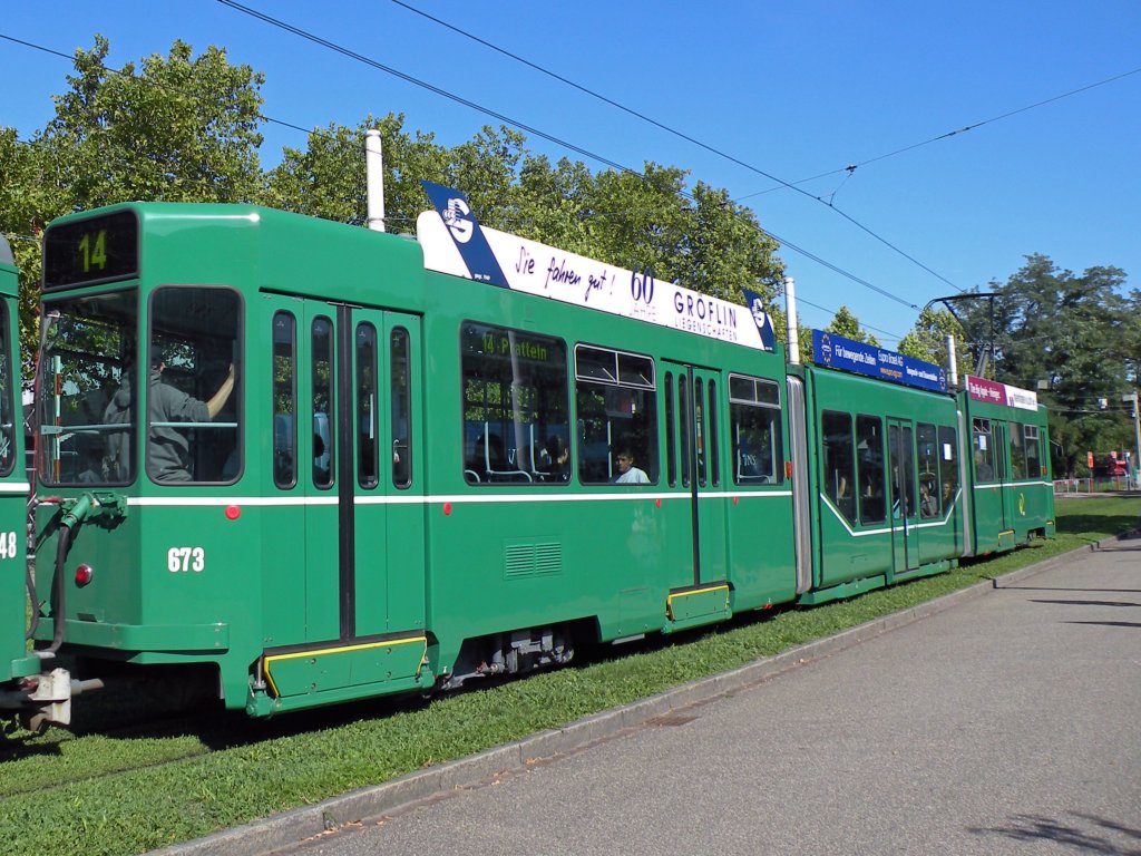 Motorwagen 673 fhrt Richtung Haltestelle Schnzli auf der Linie 14. Die Aufnahme stammt vom 04.09.2010.