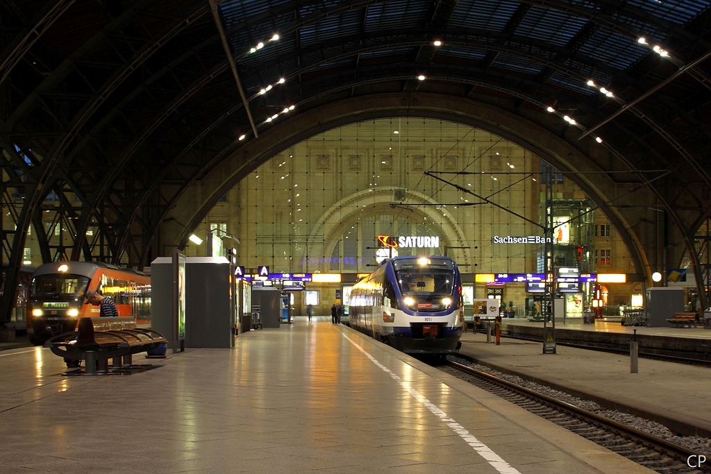 MRB-Talent 0011 und 642 182 stehen am 15.5.2010 im Leipziger Hautbahnhof.
