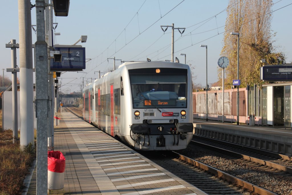 MRB VT 006 und VT ??? nach Wurzen beim Halt in Leipzig-Paunsdorf.17.11.2012.