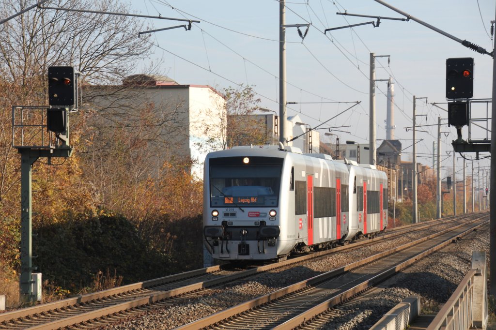MRB VT 019 und VT 008 nach Leipzig(Hbf.)in Leipzig Paunsdorf.17.11.2012.