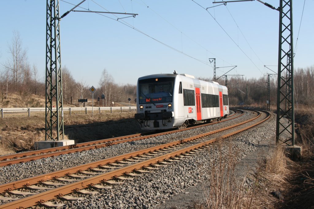 MRB VT012 bei der Einfahrt in den Bahnhof Neukieritsch mit Ziel Leipzig.26.02.2011.