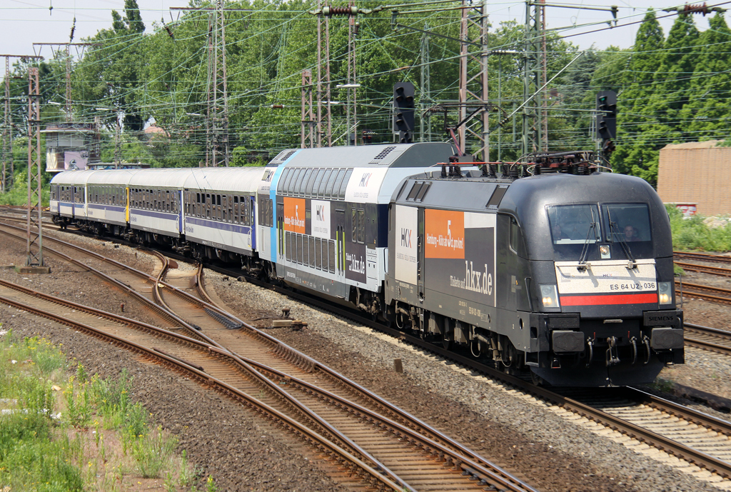 MRCE 182 536-3 / ES 64 U2 - 036 zieht den HKX von K�ln nach Hamburg durch Essen West am 19.06.2013