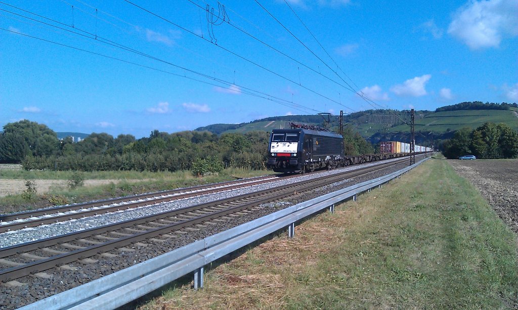 MRCE 189er mit Containerzug am 11.08.2012 bei Himmelstadt. 