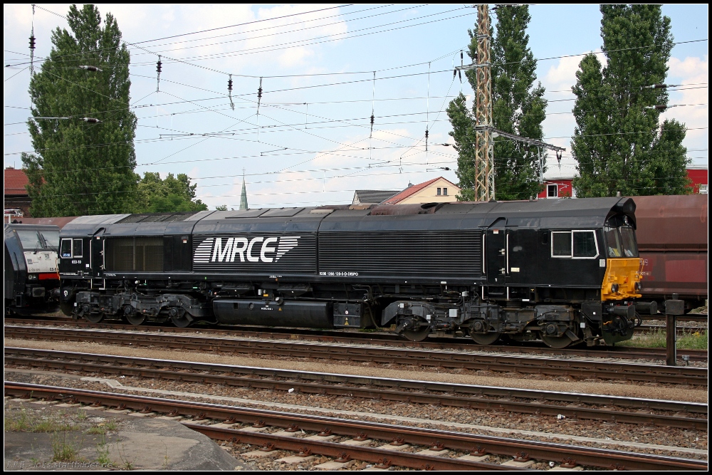 MRCE 266 120-5 auf einem Abstellgleis. Die Lok ist zur Zeit nicht vermietet (JT-10 / 653-10, NVR-Nummer 9280 1266 120-5 D-DISPO, gesehen Frankfurt/Oder 30.06.2010)