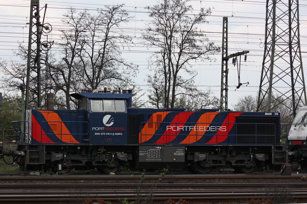 MRCE 275 619/PortFeeders 7102 (i.E.fr TXL) am 12.4.12 als Zweitlok eines Gterzuges beim Verlassen de Gbf Oberhausen-West.