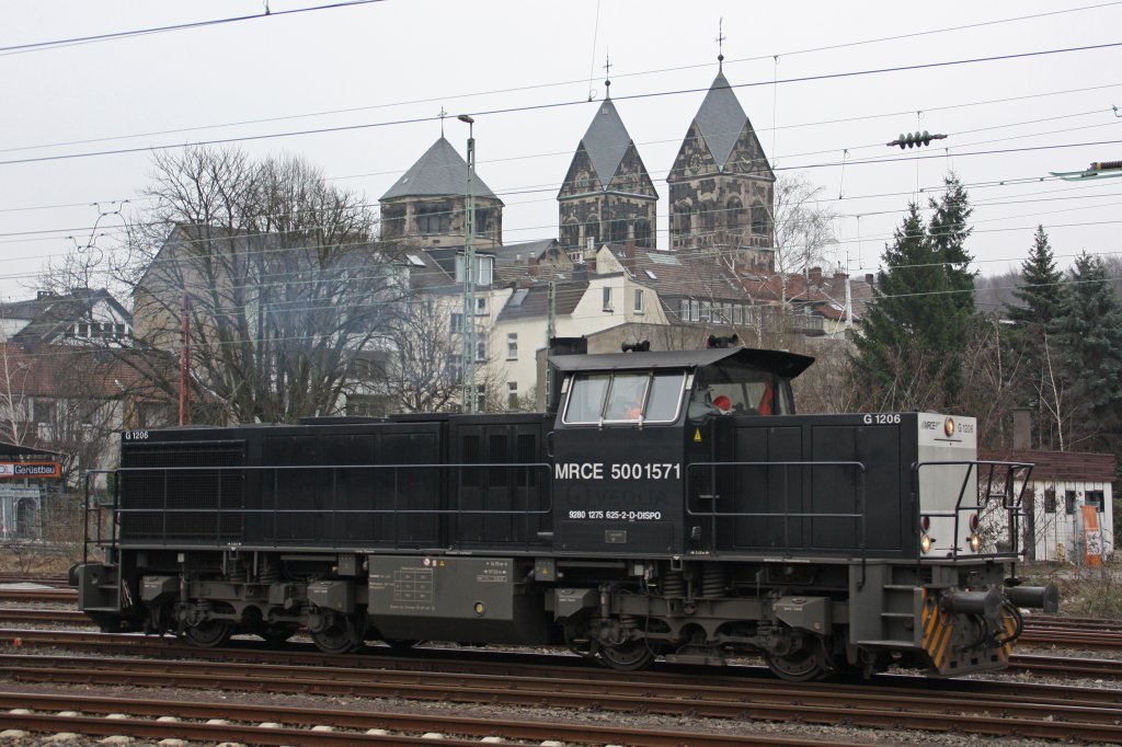 MRCE 500 1571 (im Einsatz fr TWE) hatte am 18.2.11 den Zug fr TXL 185 540 bereit gestellt und rollt nun zur Abstellung.Aufgenommen inm Dsseldorf-Rath