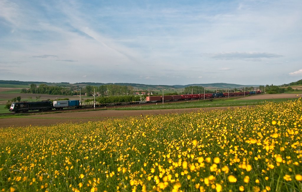 MRCE Dispolok, am 11.05.2010 um 17:45 zwischen Neulengbach und Ollersbach Richtung Westen.