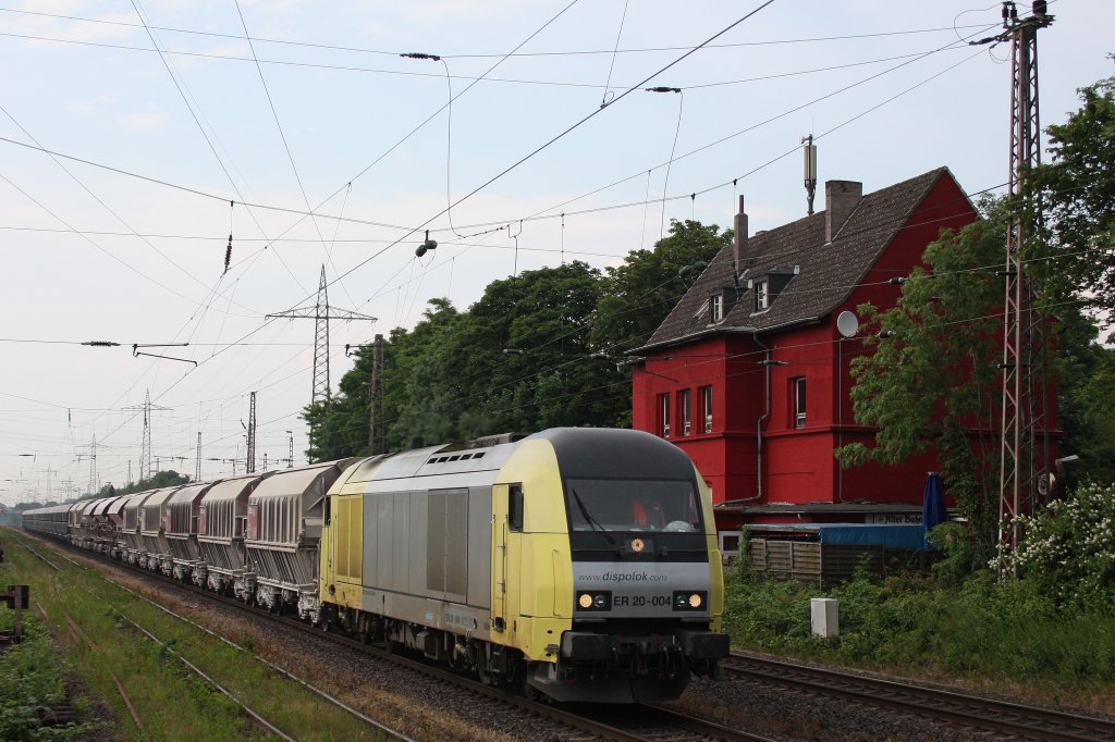 MRCE Dispolok ER 20-004 (damals kurzzeitig im Einsatz f�r TXL) am 12.6.12 mit dem TXL Kalkzug bei der Durchfahrt durch Ratingen-Lintorf.
