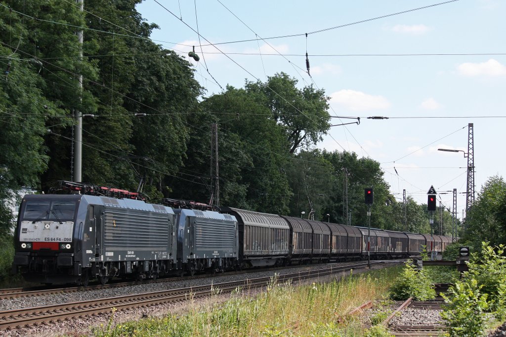 MRCE Dispolok ES 64 F4-094+MRCE Dispolok ES 64 F4-088 (beide im Einsatz fr Captrain Italia) am 22.7.12 mit einem Papierzug nach Dortmund-Scharnhorst bei der Durchfahrt durch Ratingen-Lintorf.