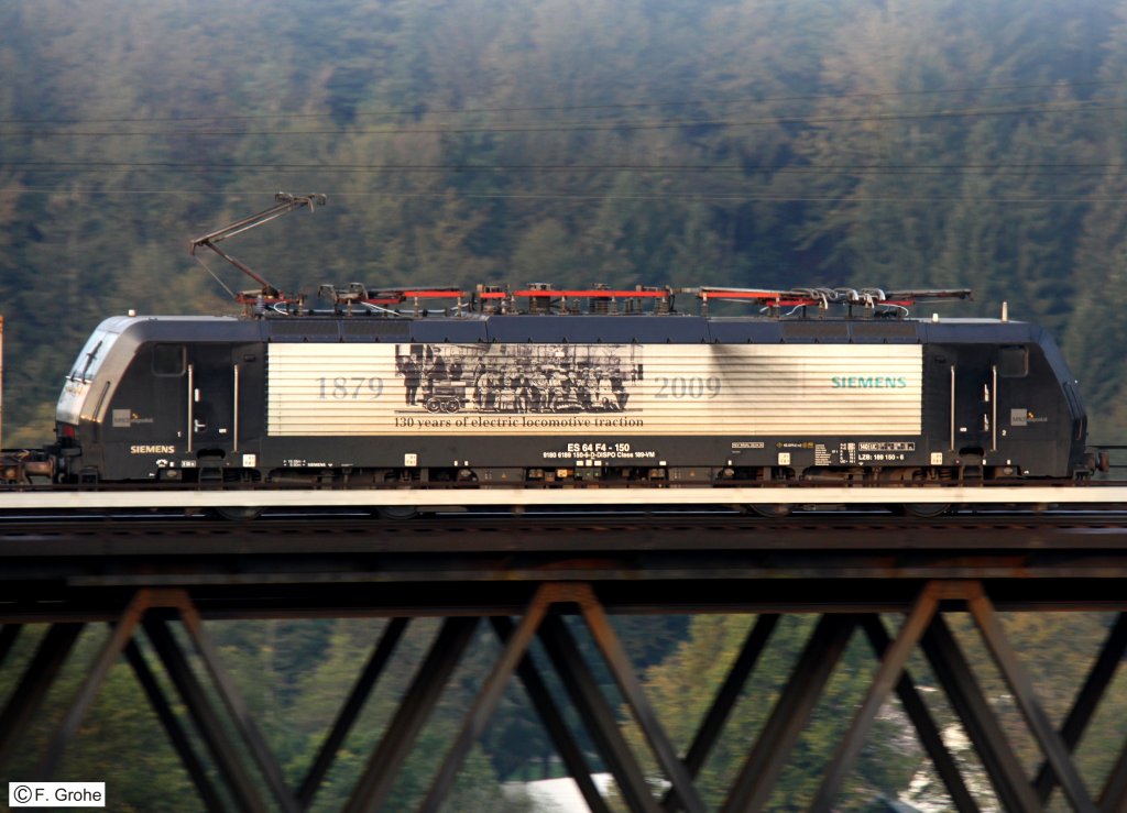 MRCE Dispolok ES 64 F4-150 / 189 150-6 mit schon etwas in die Jahre gekommener Werbung Siemens, KBS 880 N�rnberg - Passau, fotografiert auf der Laaberbr�cke bei Beratzhausen am 28.09.11