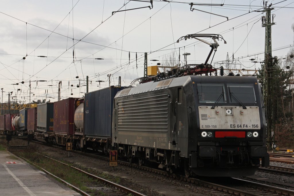 MRCE Dispolok ES 64 F4-156 (E189-156) am 26.3.11 mit einem Containerzug in Duisburg-Entenfang.