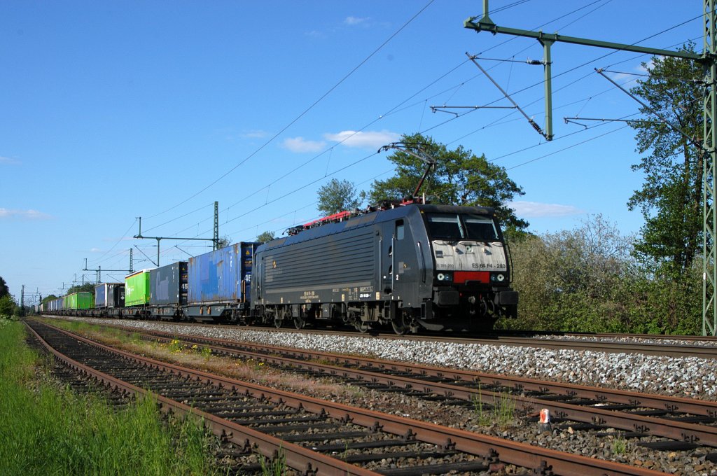 MRCE Dispolok ES 64 F4-280 (E 189 280), vermietet an TX Logistik, mit KLV-Zug in Richtung Osnabrck (Diepholz, 01.05.11).