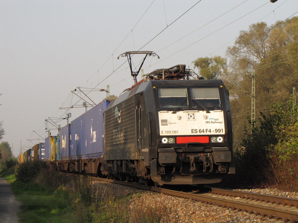 MRCE Dispolok ES 64 F4-991 vermietet von ERS Railways kommt in Karlsruhe Rangierbahnhof an. Rintheim, 13/10/2010