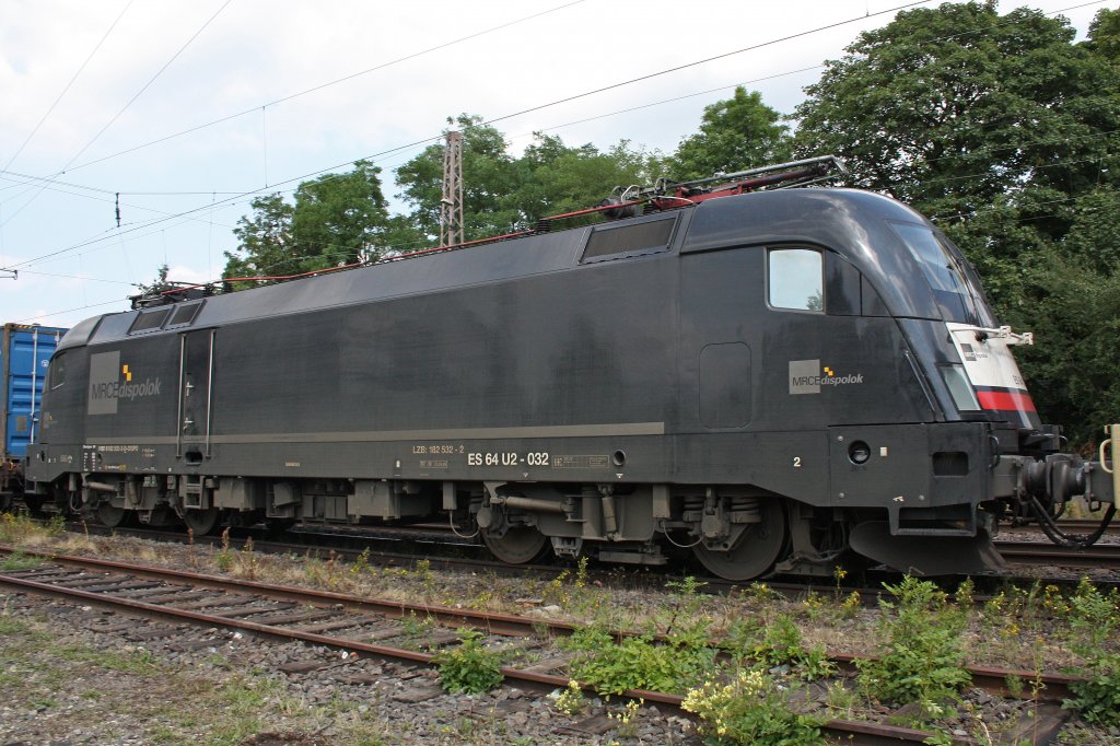 MRCE Dispolok ES 64 U2-032 am 27.7.10 als zweitlok eines Containerzuges in Ratingen-Lintorf