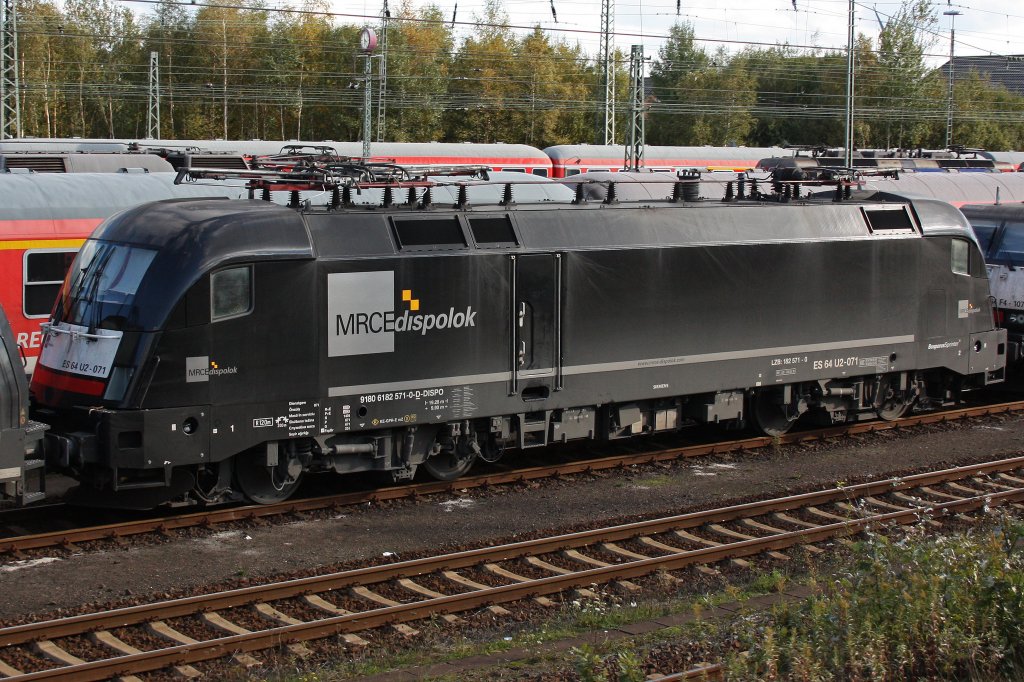 MRCE Dispolok ES 64 U2-071 am 17.10.10 abgestellt in Bremerhaven-Lehe.Aufgenommen aus dem Museumszug der Museumseisenbahn Bremerhaven!!!