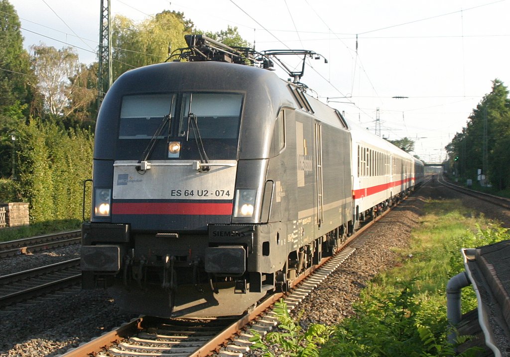 MRCE Dispolok ES 64 U2-074 am 5.9.10 mit IC 1800 in Dsseldorf-Angermund
