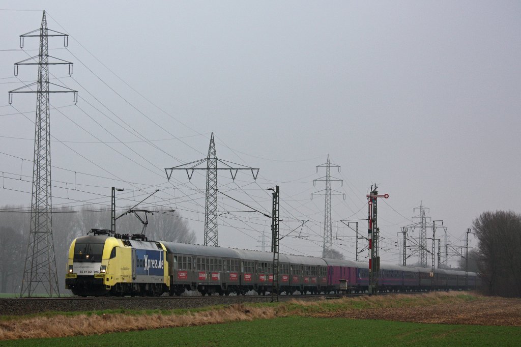 MRCE Dispolok/BoxXpress ES 64 U2-015 am 6.1.13 mit dem DPE 79754 Ingolstadt Hbf-Krefeld Hbf (Eishockey Sonderzug) in Neuss-Weienberg.