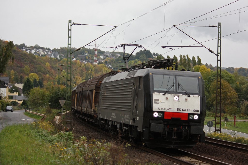 MRCE Dispolok/CTI ES 64 F4-090 am 14.10.12 mit einem Papierzug in Erpel.