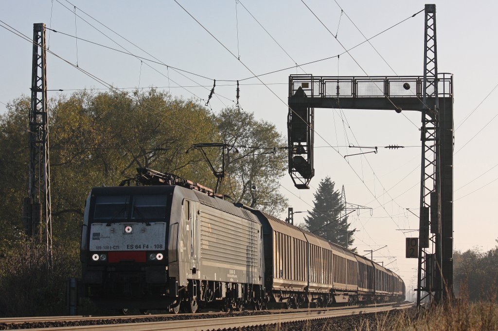 MRCE Dispolok/CTI ES 64 F4-108 am 28.10.12 mit einem Papierzug in Hrth-Fischenich.