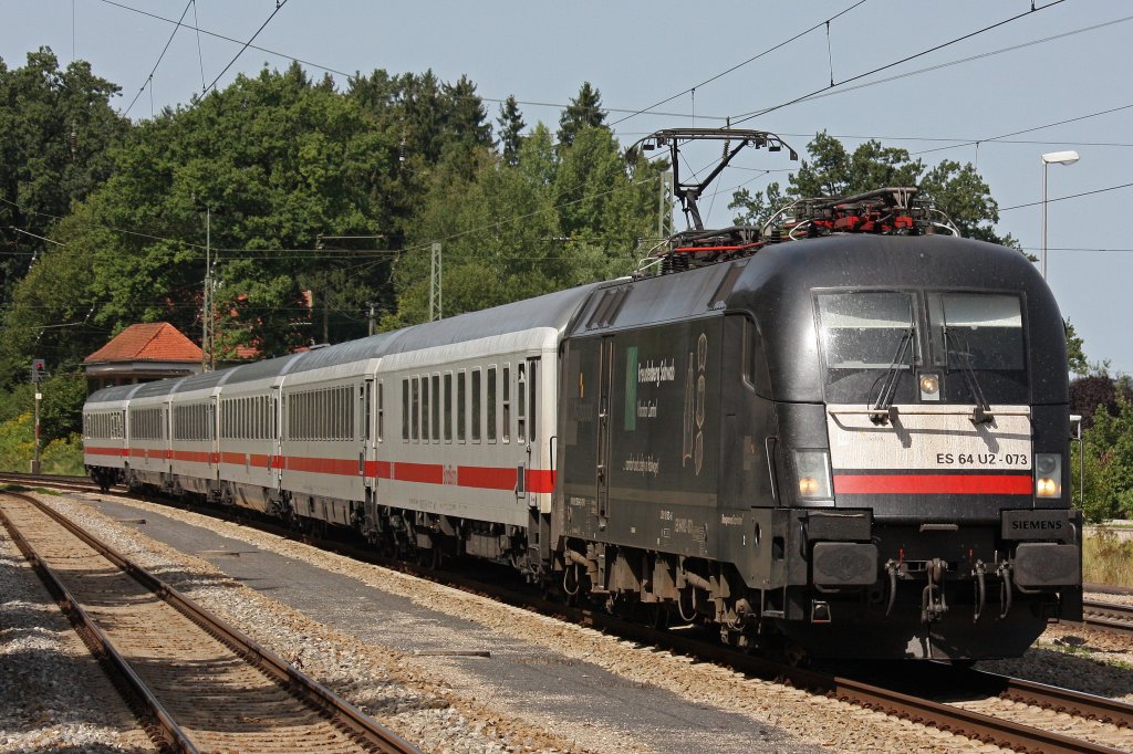 MRCE Dispolok/DB Fernverkehr ES 64 U2-073  Freudenberg Schwab  am 21.8.12 in Aling (Obb.).