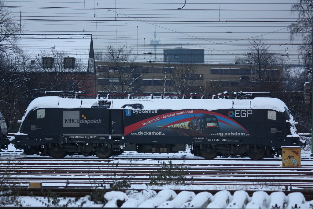 MRCE Dispolok/EGP ES 64 U2-002 (damals bei TXL im Einsatz und mittlerweile verkauft an Hectorrail) stand am 14.1.13 abgestellt in Duisburg Hbf.