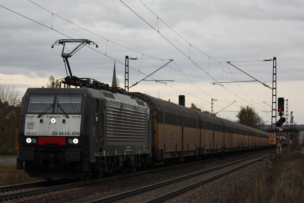 MRCE Dispolok/TXL ES 64 F4-016 am 2.11.12 mit einem Autozug in Thngersheim.