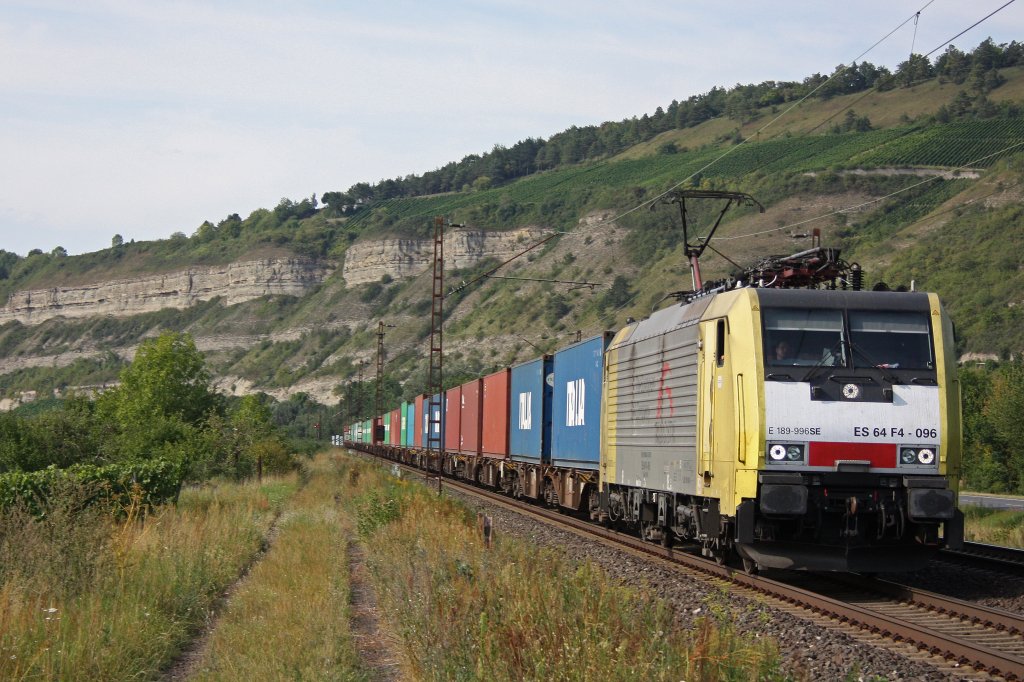 MRCE Dispolok/TXL ES 64 F4-096 am 22.8.12 mit einem Containerzug in Thngersheim.