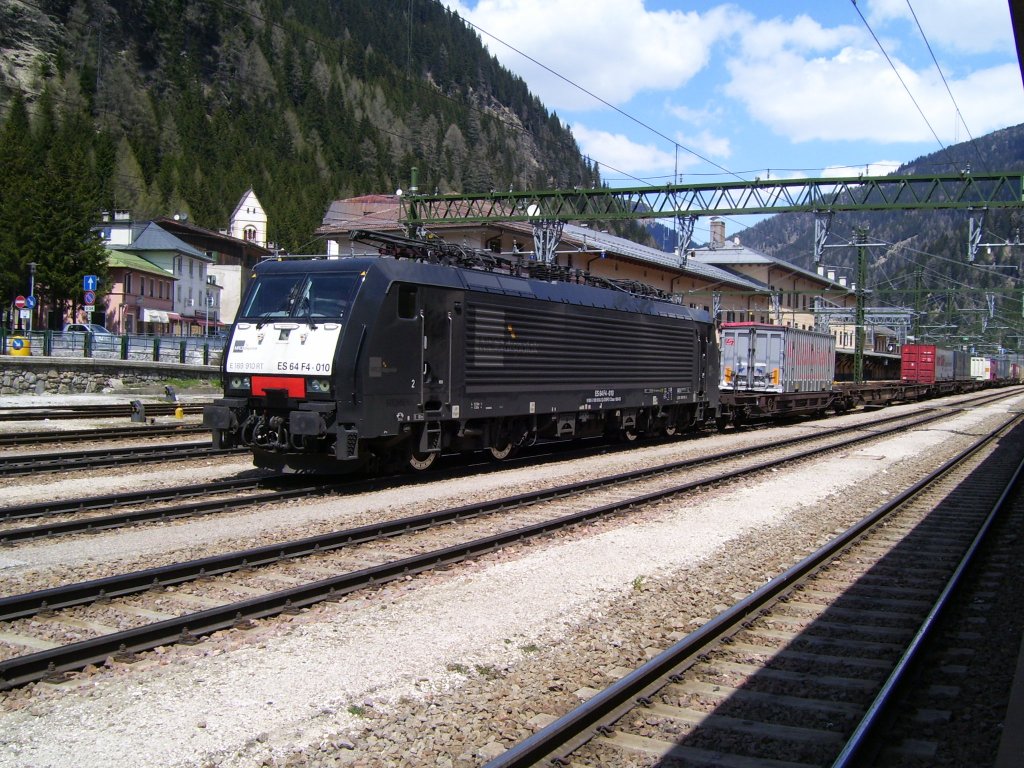 MRCE ES 64 F4-010 im Bf Brennero; 08.05.2008