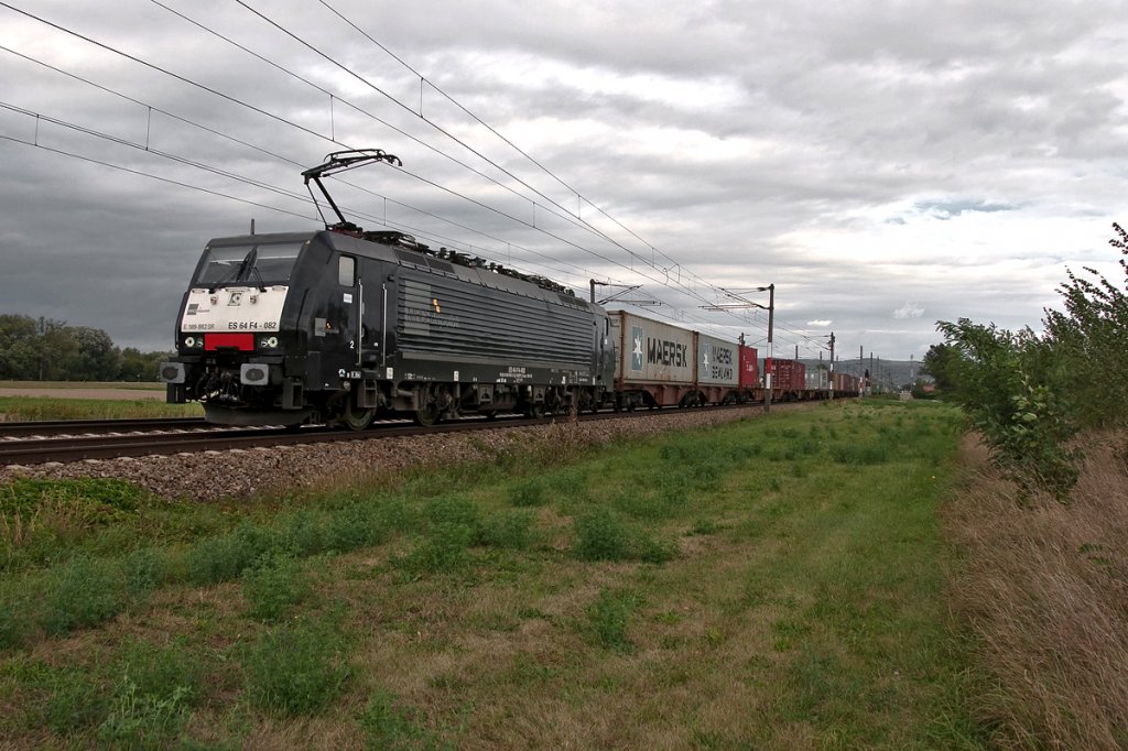 MRCE ES 64 F4 082, am 09.09.2011 mit dem TEC 43940 kurz vor Langenlebarn, unterwegs Richtung Passau.