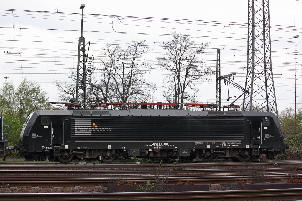 MRCE ES 64 F4-112 (i.E.fr TXL) verlsst am 12.4.12 den Gbf Oberhausen-West.