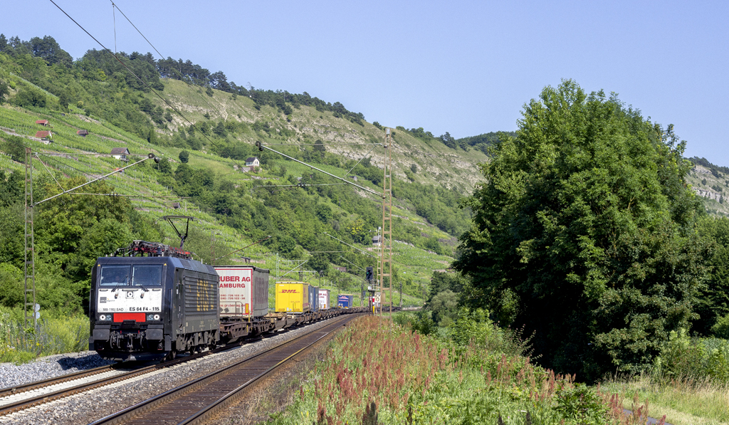 MRCE ES 64 F4 115 (189 115)  ETCS  fhrt mit einem KLV-Zug durch das Maintal, hier bei Harrbach (07.07.2013)