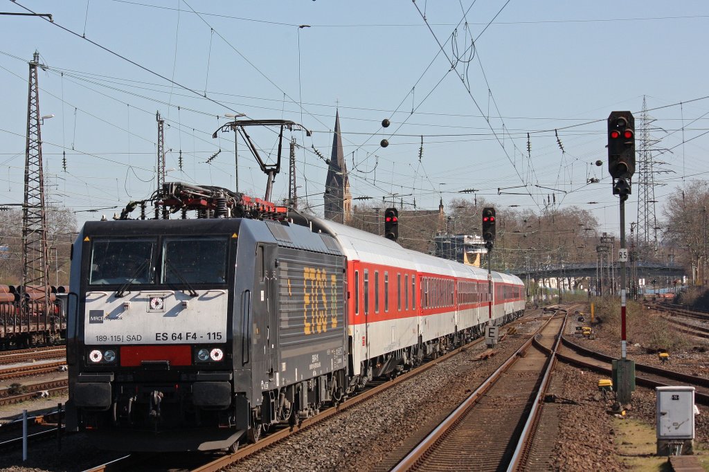 MRCE ES 64 F4-115  ECTS  (i.E. fr DB Autozug) fuhr am 25.3.12 mit einem Autozug zur Bereitstellung nach Dsseldorf Hbf durch Mlheim-Styrum.