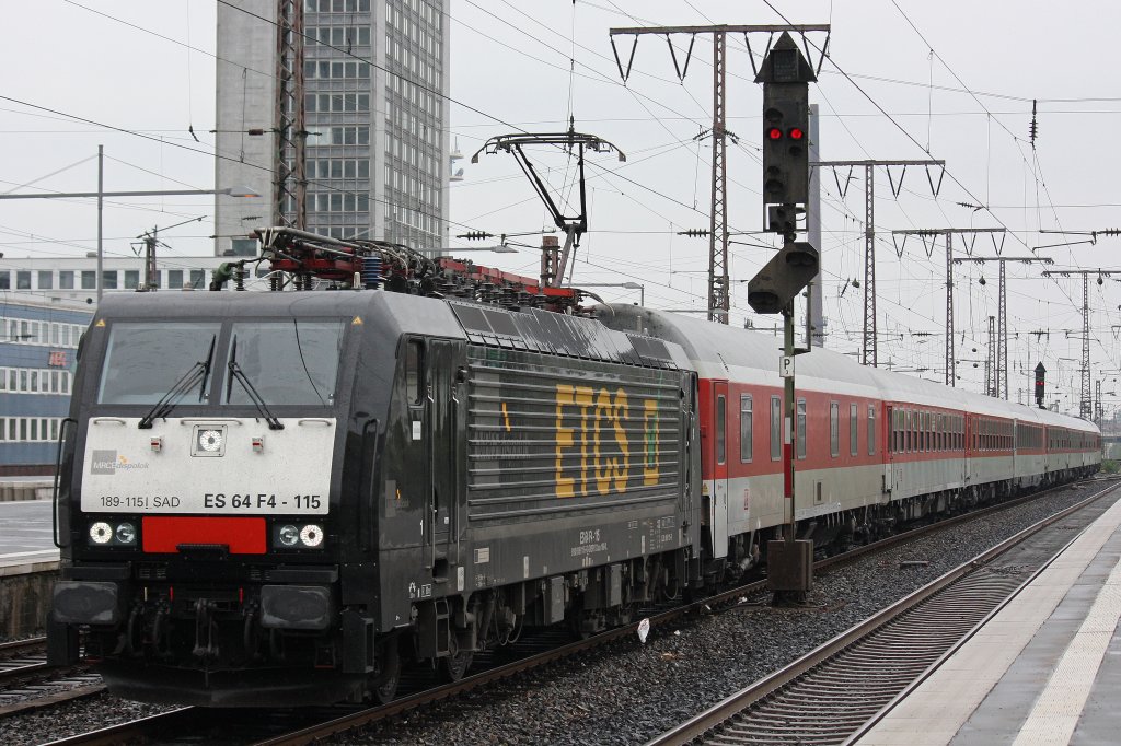 MRCE ES 64 F4-115  ECTS  (i.E.fr DB Autozug) mit einem Leerzug auf dem Weg nach Dortmund bei der Durchfahrt durch Essen Hbf.