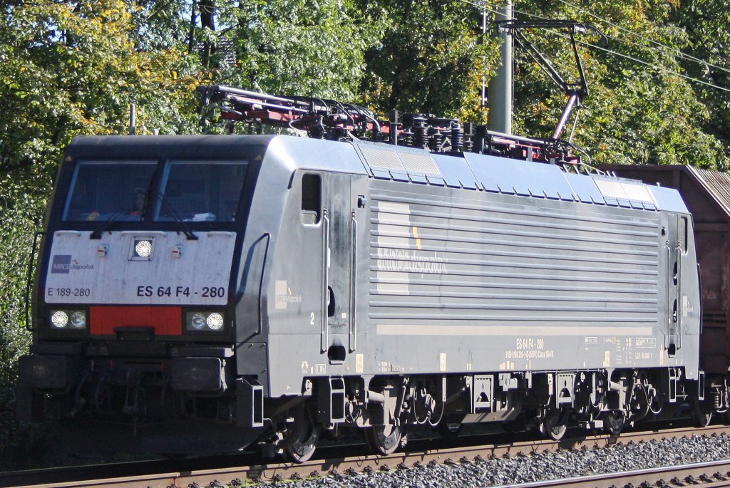 MRCE ES 64 F4-280 am 30.9.11 bei der Durchfahrt durch Ratingen-Lintorf.

