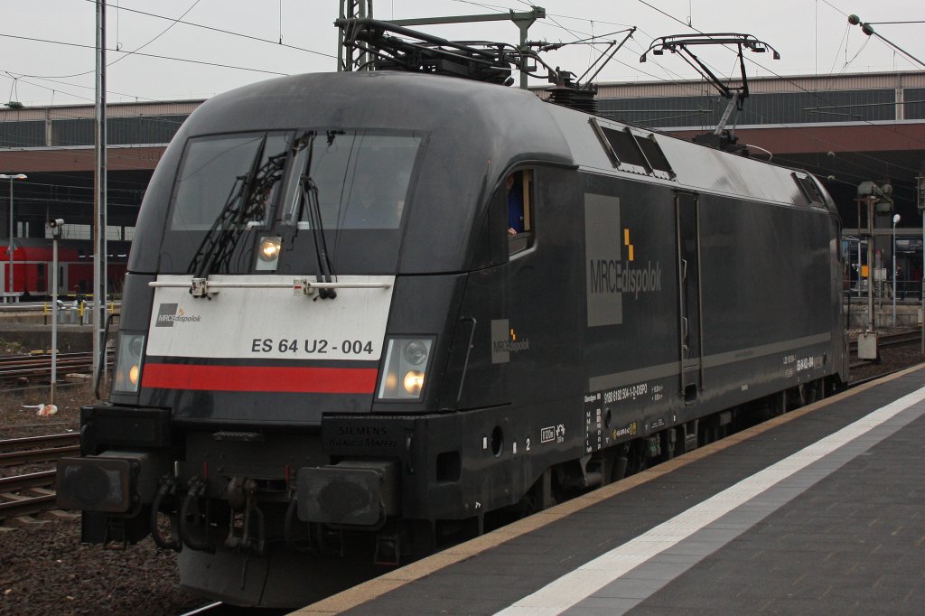 MRCE ES 64 U2-004 war am 2.4.12 f�r HXK Schulungsfahrten unterwegs.Aufgenommen bei einen kleinen Halt in D�sseldorf Hbf.
Gru� an das nette Personal !

