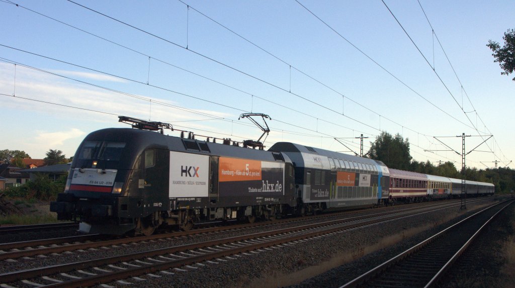 MRCE ES 64 U2-036 (182 536), vermietet an OLA, durchfährt am Abend des 03.08.13 mit dem HKX 1805 von Köln Hbf nach Hamburg-Altona den Bahnhof Lemförde. 