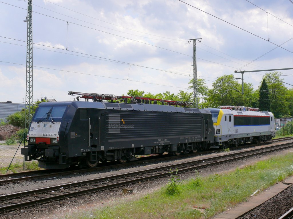 MRCE ES64F4-213 und die Belgische 1848 abgestellt in M�nchengladbach Hbf. (24.05.2010