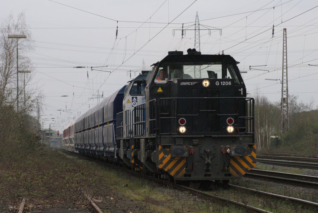 MRCE MaK G1206 + Regental Cargo MaK G1206 mit einem Kalkzug nach Flandersbach in Ratingen-Lintorf am 01.04.2011