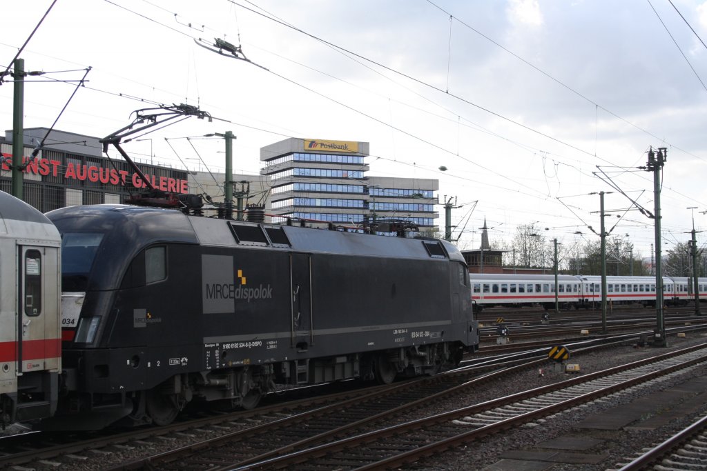 MRCE Taurus verlsst mit IC 2082 Knigsee Hannover HBF am 12.04.2011.