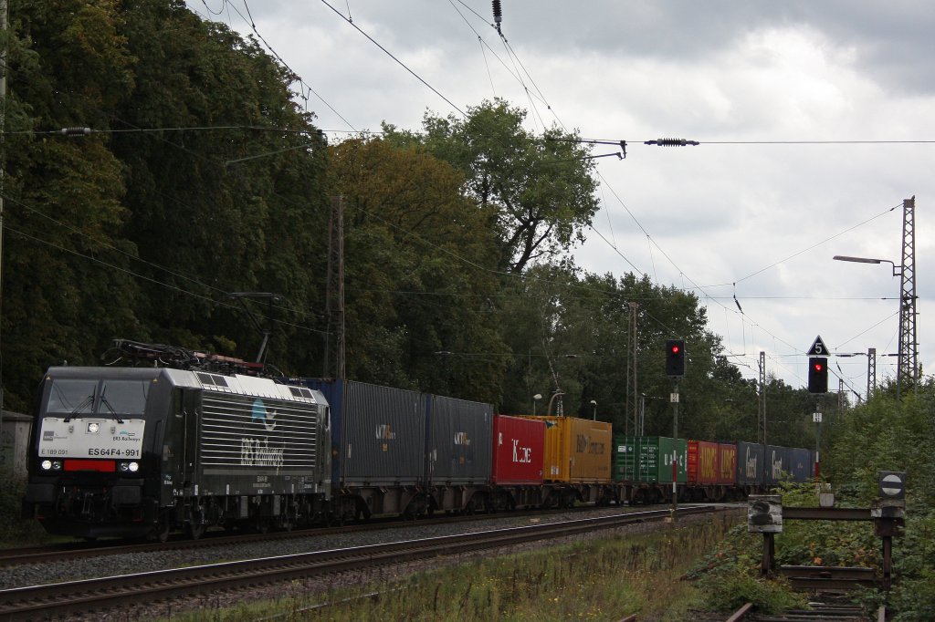 MRCE/ERS Railways ES 64 F4-991 am 18.9.11 bei der Durchfahrt durch Ratingen-Lintorf.
Gru an den Tf!