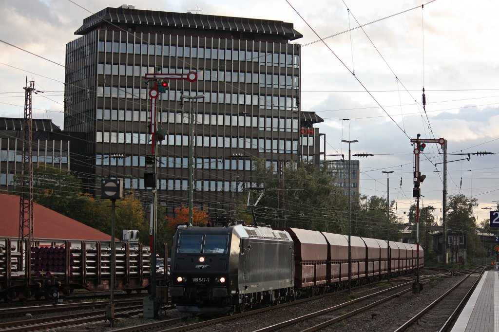 MRCE/Niag 185 547 mit einem Kohlezug bei der Durchfahrt durch Dsseldorf-Rath.