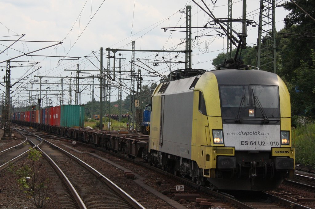 MRCE/TXL ES 64 U2-010 am 31.7.12 mit einem Containerzug in Hamburg-Harburg.