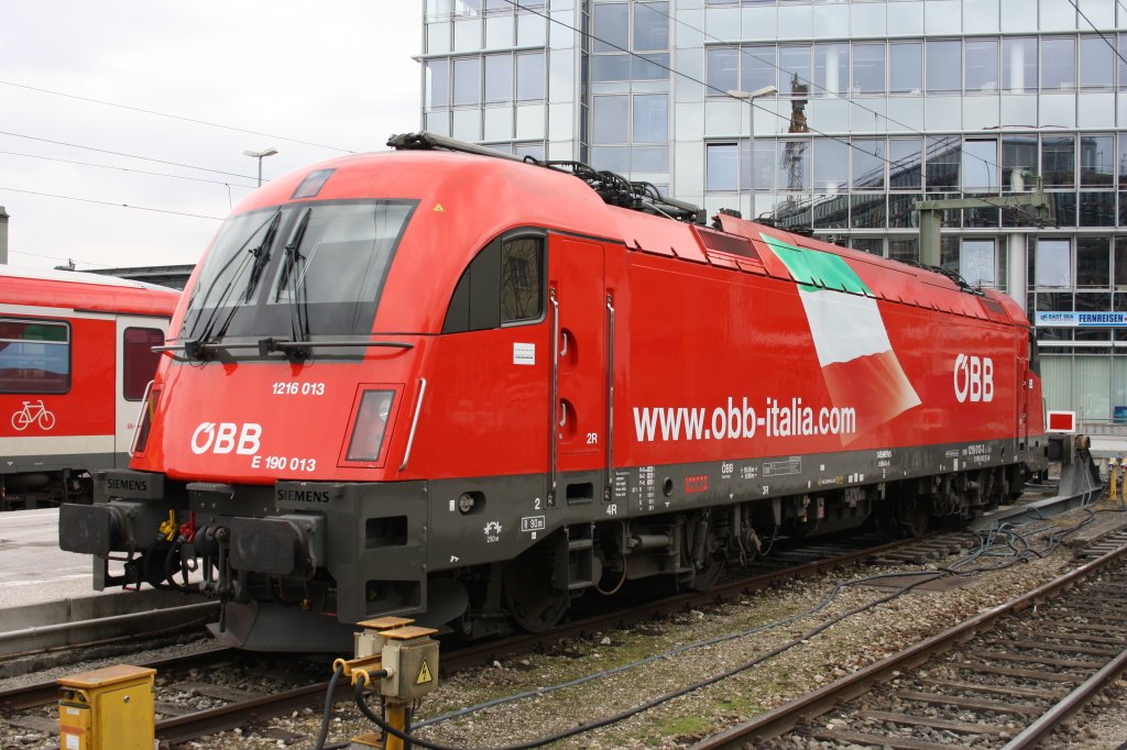 M�nchen Hbf am 22.03.10: 1216 013-3 am Abstellgleis
