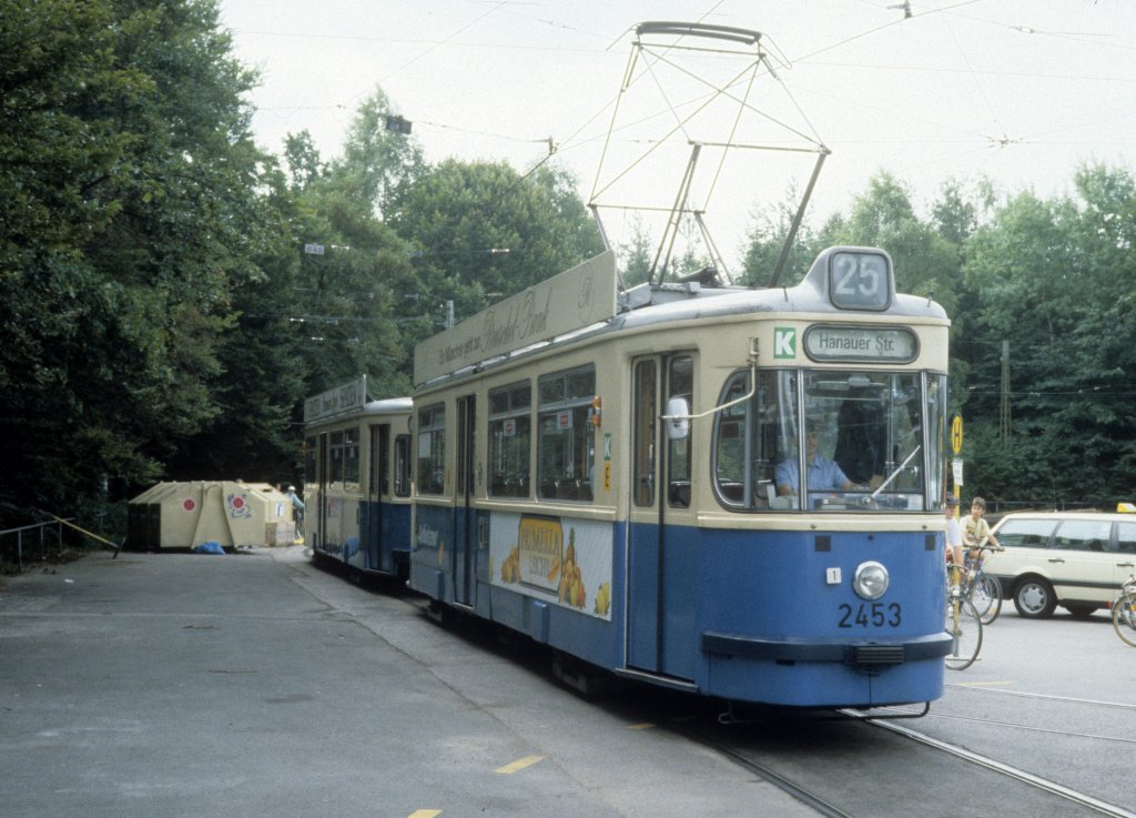 Mnchen MVV Tram 25 (M4.65 2453) Geiselgasteigstrasse (Endstation) im Juli 1992.