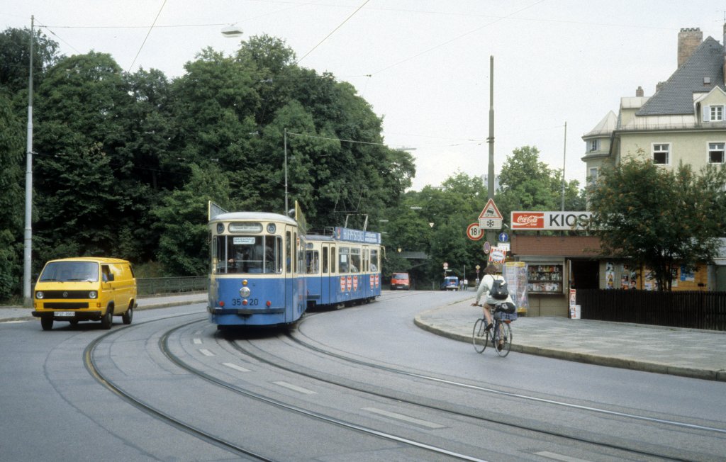 Mnchen MVV Tram 25 (m5.65 3520) Am Nockherberg im Juli 1992.