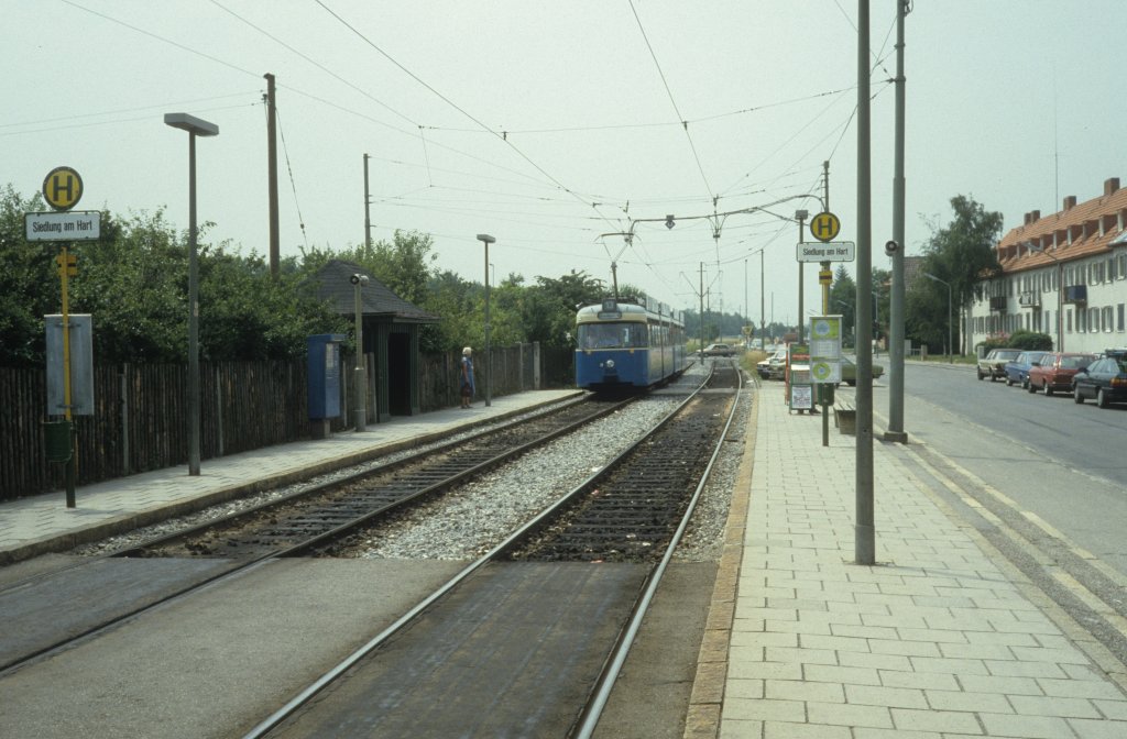 Mnchen MVV Tramlinie 13 (P3.16 2028) Siedlung am Hart / Rathenaustrasse im Juli 1987.