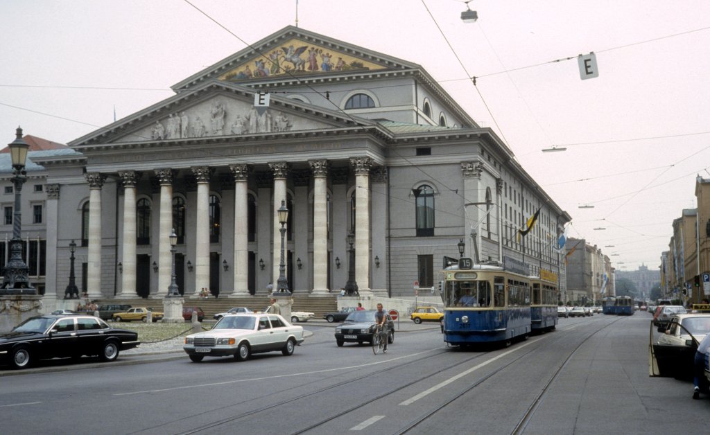 Mnchen MVV Tramlinie 15 (M5.65 2617) Max-Joseph-Platz / Nationaltheater im Juli 1987.