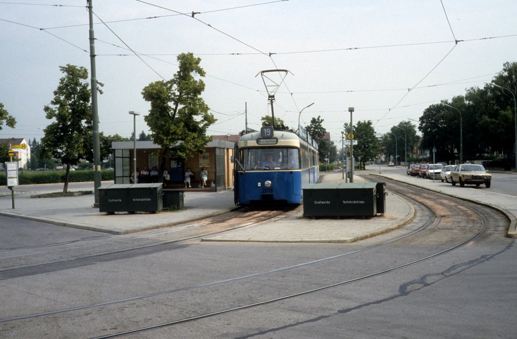 Mnchen MVV Tramlinie 19 (P3 2019) St-Veit-Strasse im Juli 1987.
